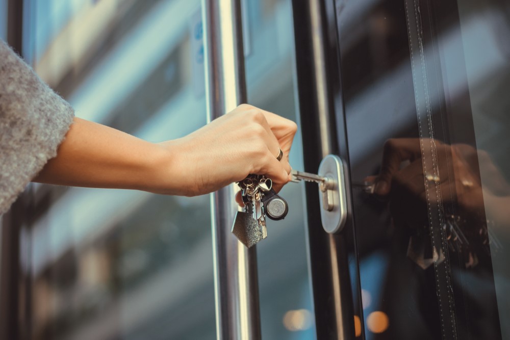 Commercial locksmith